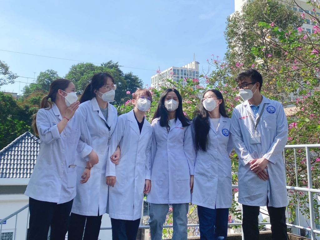 Áo bouse trắng đồng phục đại học y dược tp hcm