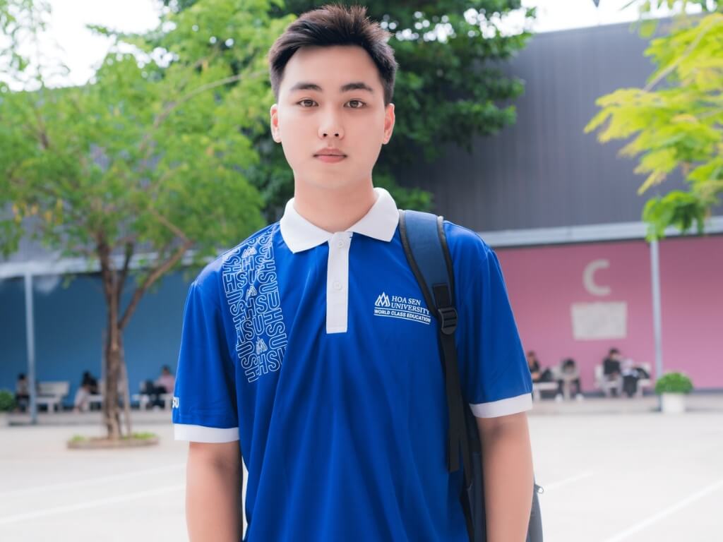 Hình in logo Đại học Hoa Sen trên đồng phục phải sắc nét