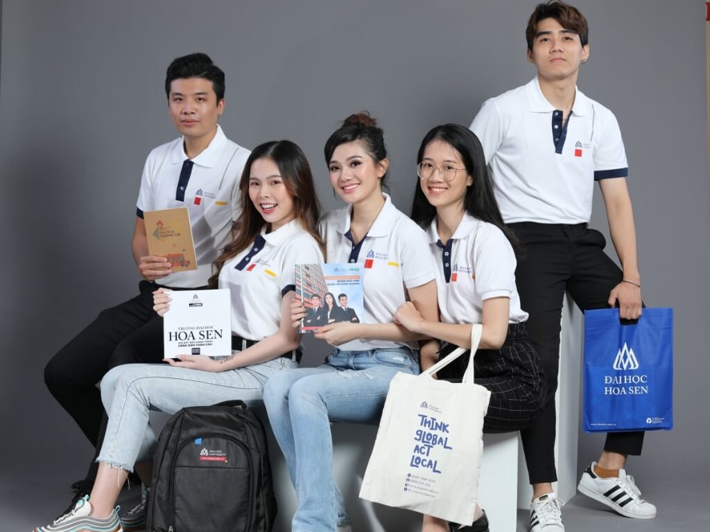 Bản sắc HSU thể hiện qua hình ảnh logo đại học hoa sen được cách điệu hiện đại