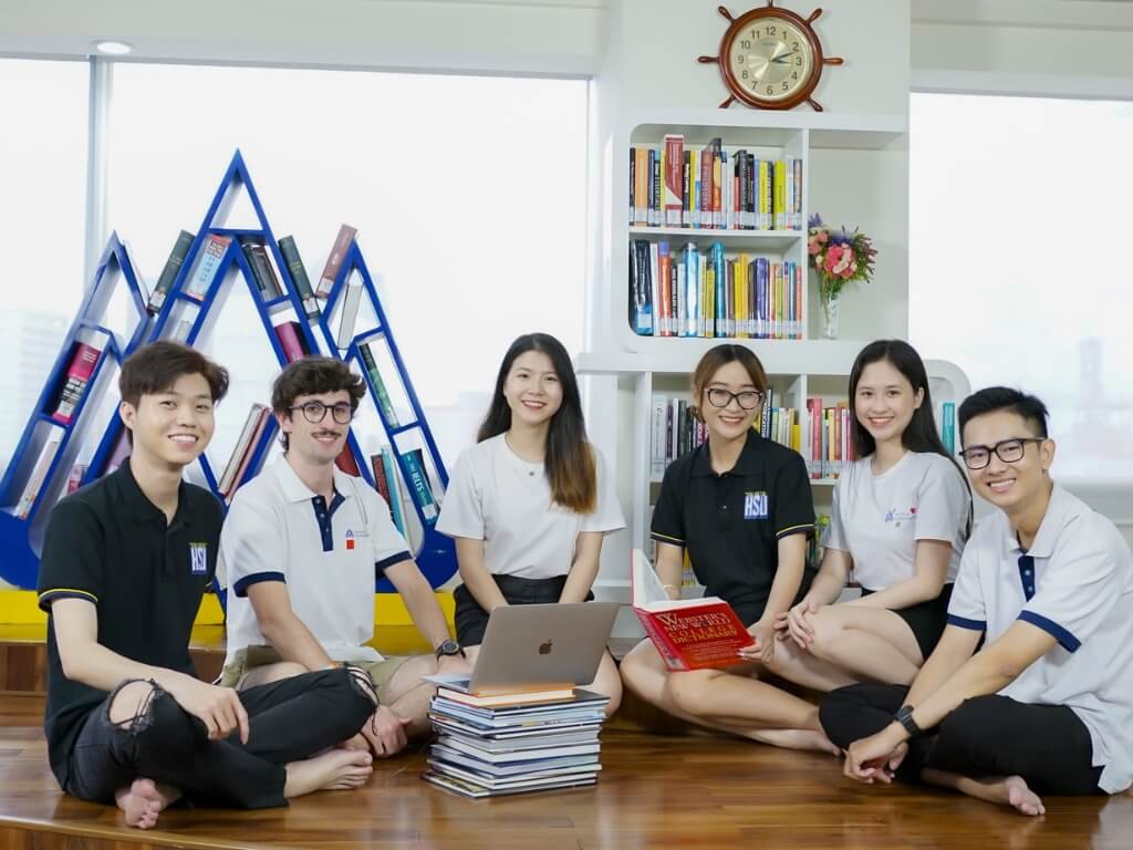 Áo polo đồng phục in logo đại học hoa sen