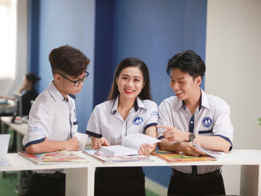 Đồng phục của trường Đại học Tài chính Marketing đóng vai trò rất quan trọng