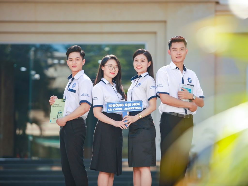 Hình ảnh sinh viên UFM chuyên nghiệp trong bộ đồng phục