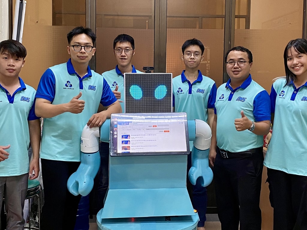 Sinh viên Bách Khoa luôn trong hình ảnh chuyên nghiệp và nghiêm túc