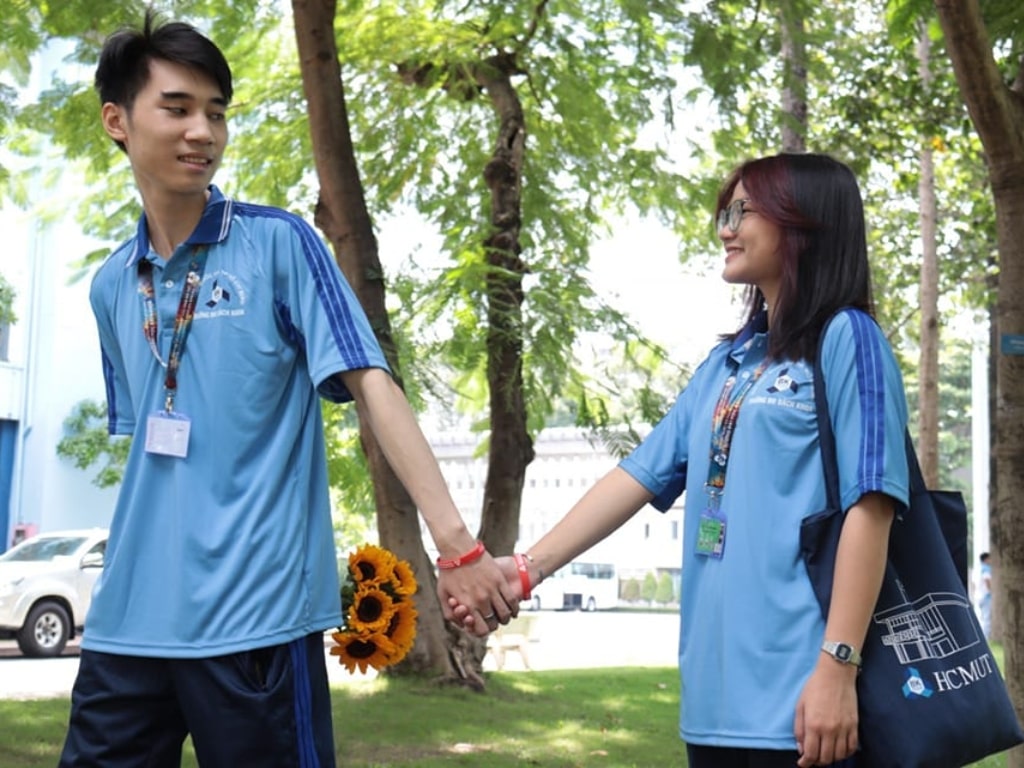 Đồng phục Đại học Bách khoa TPHCM dành cho môn học thể dục