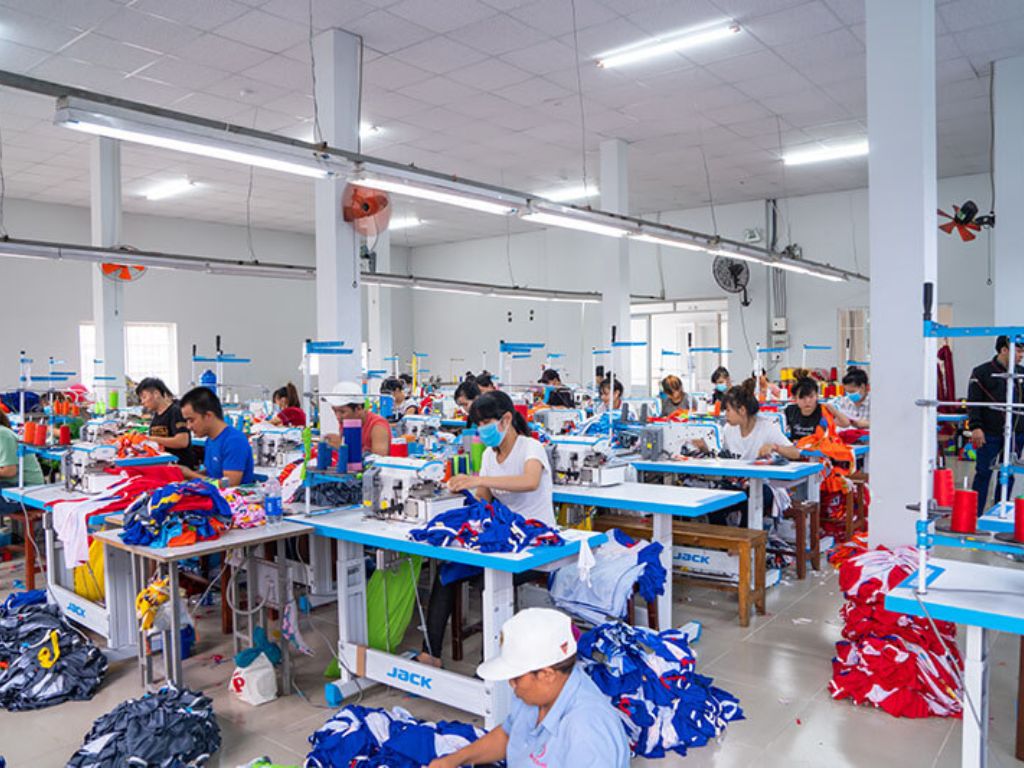 Đây là giai đoạn xưởng may tiến hành sản xuất hàng loạt theo mẫu