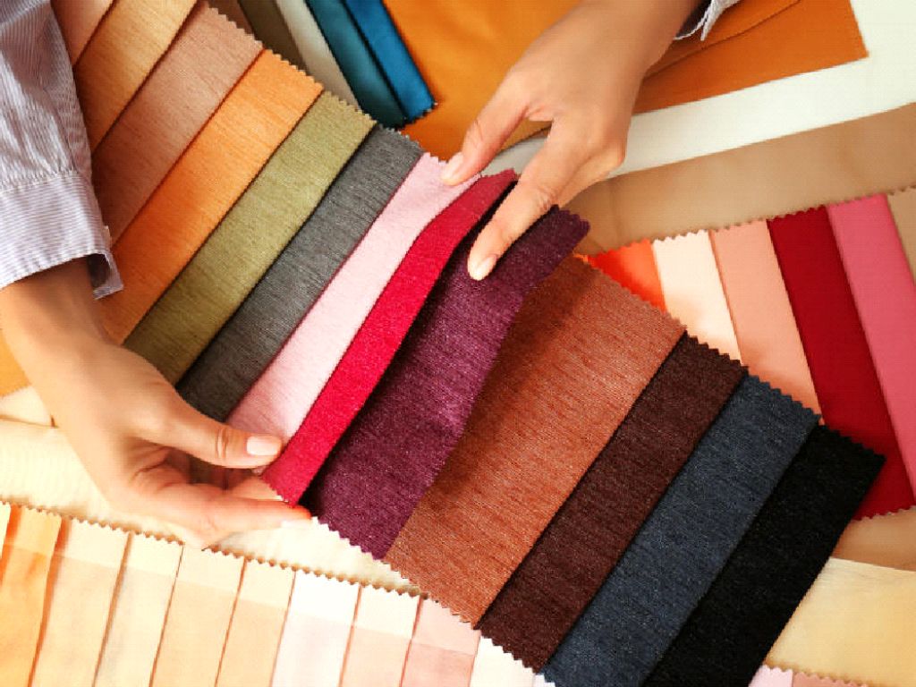 Bạn nên ưu tiên sự thoải mái khi chọn vải may đồng phục