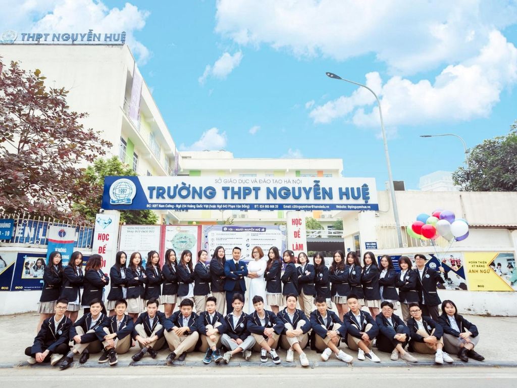 Áo lớp gần như là một phần không thể thiếu trong bộ ảnh kỷ yếu