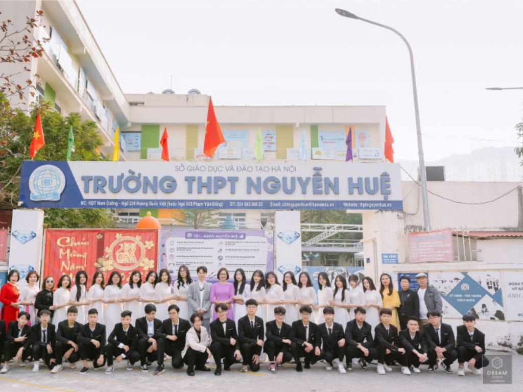 Gam màu xanh dương chủ đạo trong logo