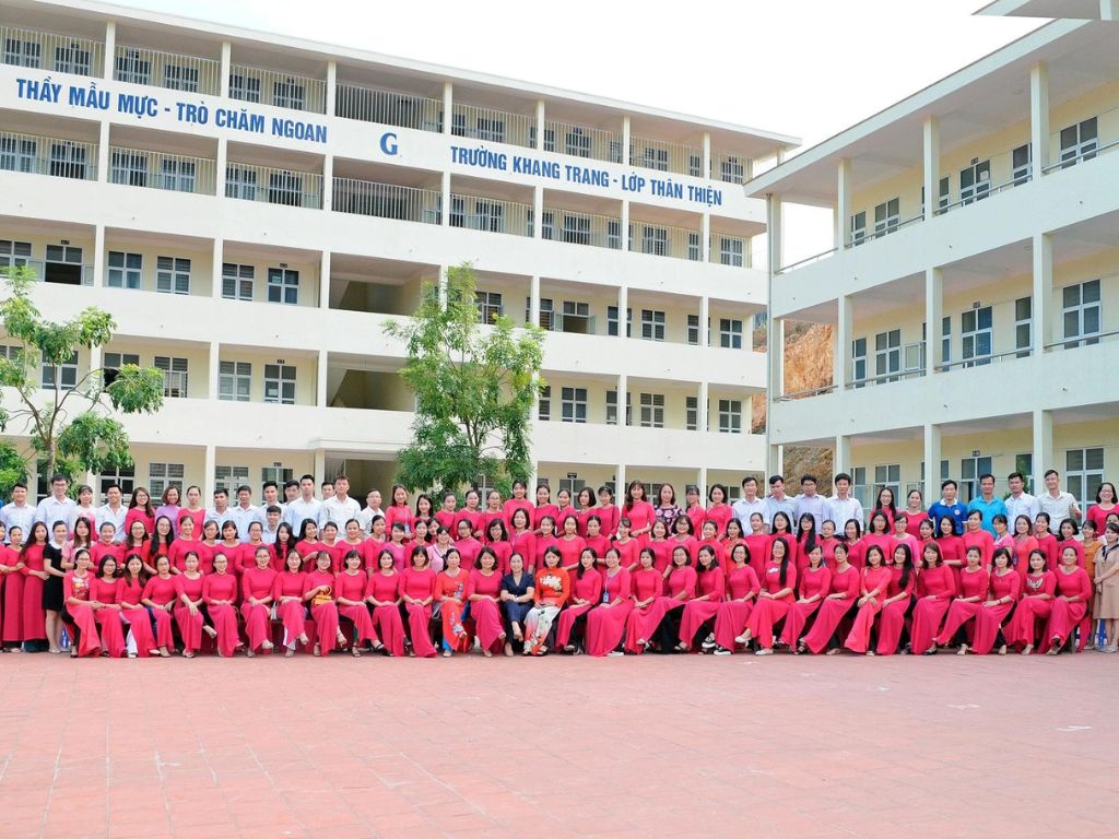 Đối chiếu chiều cao và cân nặng của học sinh với bảng size chuẩn