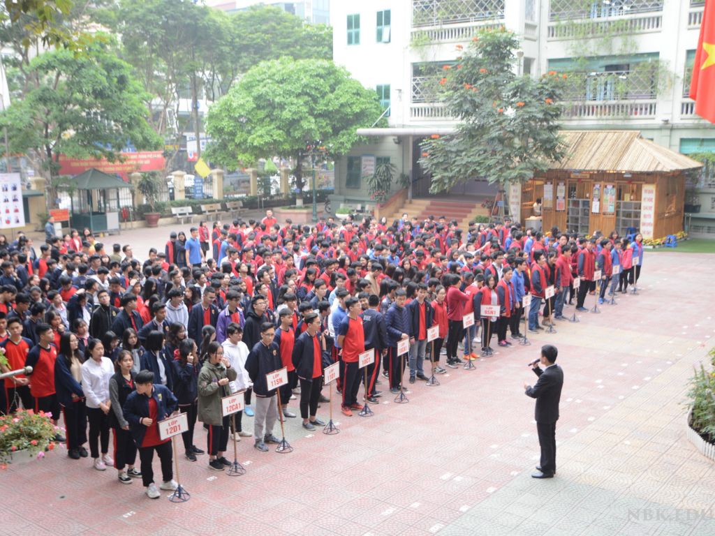 Phụ huynh cân nhắc chọn size nhỉnh hơn một chút so với số đo hiện tại