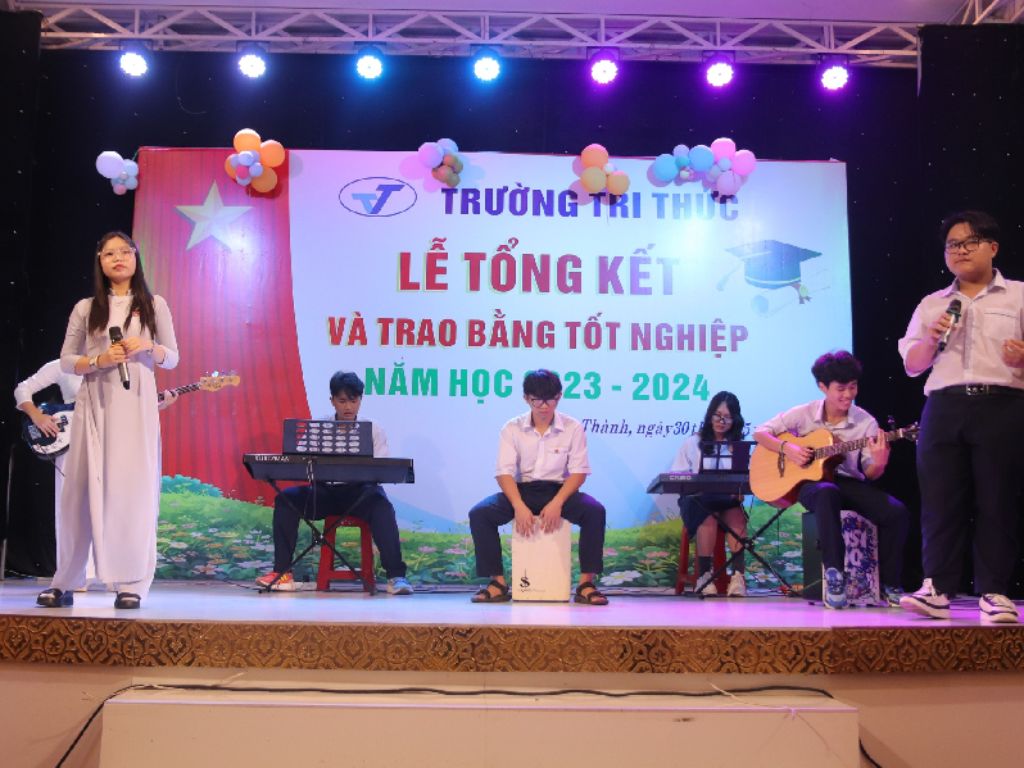 Phụ huynh nên cân nhắc kỹ lưỡng giữa giá cả và chất lượng khi chọn mua