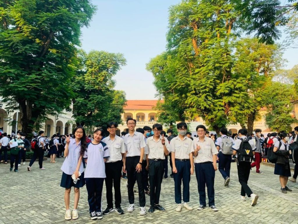 Thiết kế của đồng phục là cố định, tuân theo quy chuẩn chung