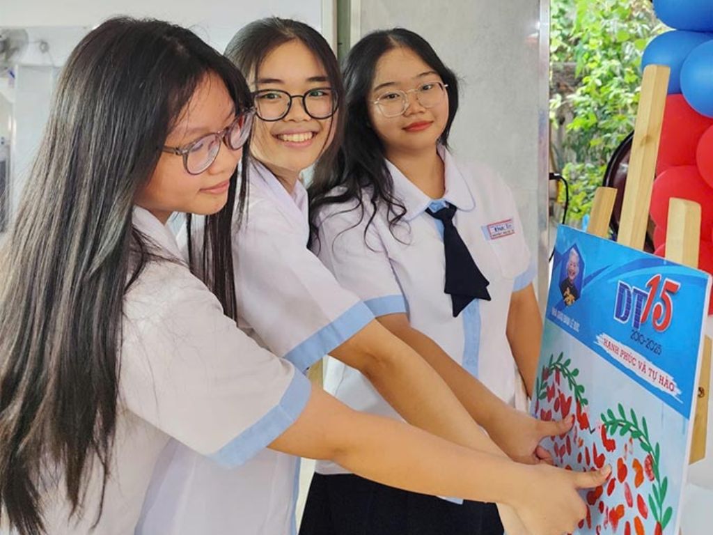 Trang phục được may đo theo số đo riêng của từng học sinh