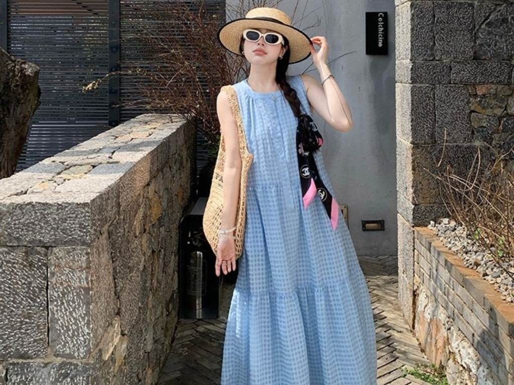 Bạn có thể kết hợp thêm các phụ kiện đi kèm để hoàn thiện set đồ đi du lịch hoàn hảo
