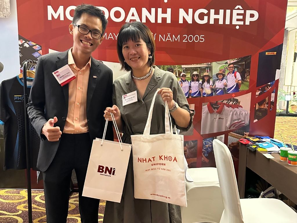 Túi vải canvas in logo là một món quà thiết thực cho khách hàng