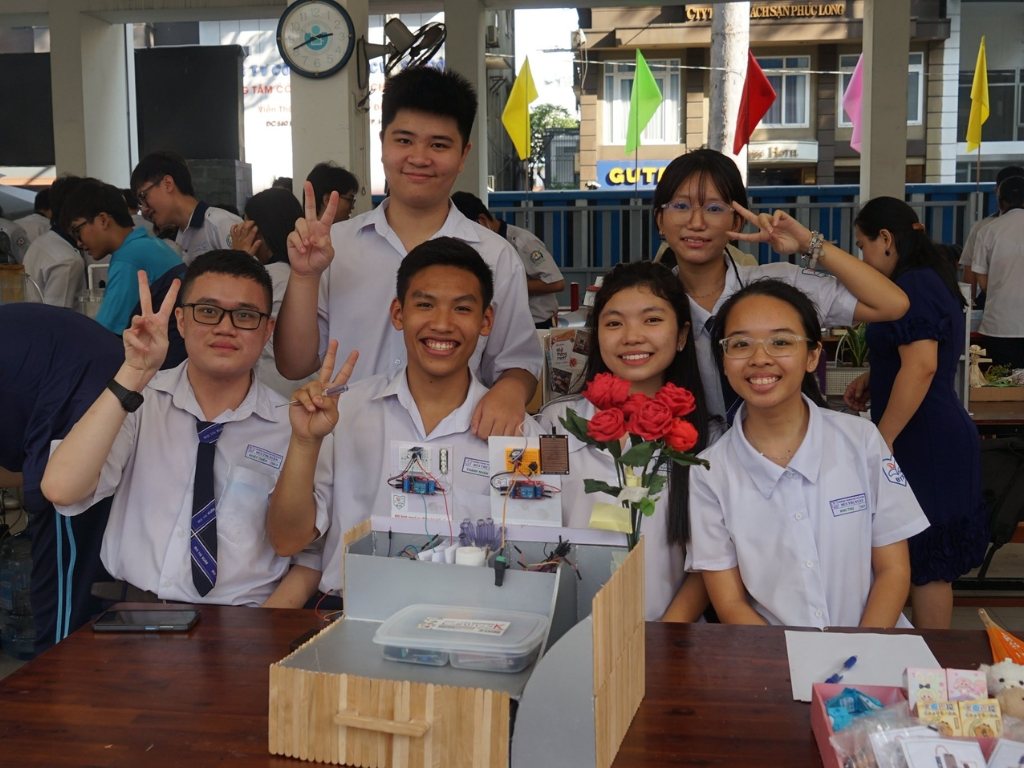 Áo sơ mi đồng phục in logo trường Bùi Thị Xuân TPHCM