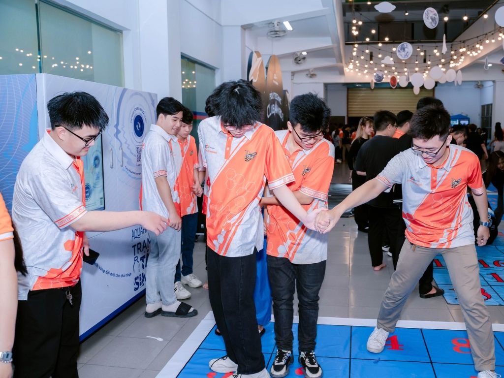 Bạn nên in logo trường Cao đẳng FPT Polytechnic cho áo thun sự kiện