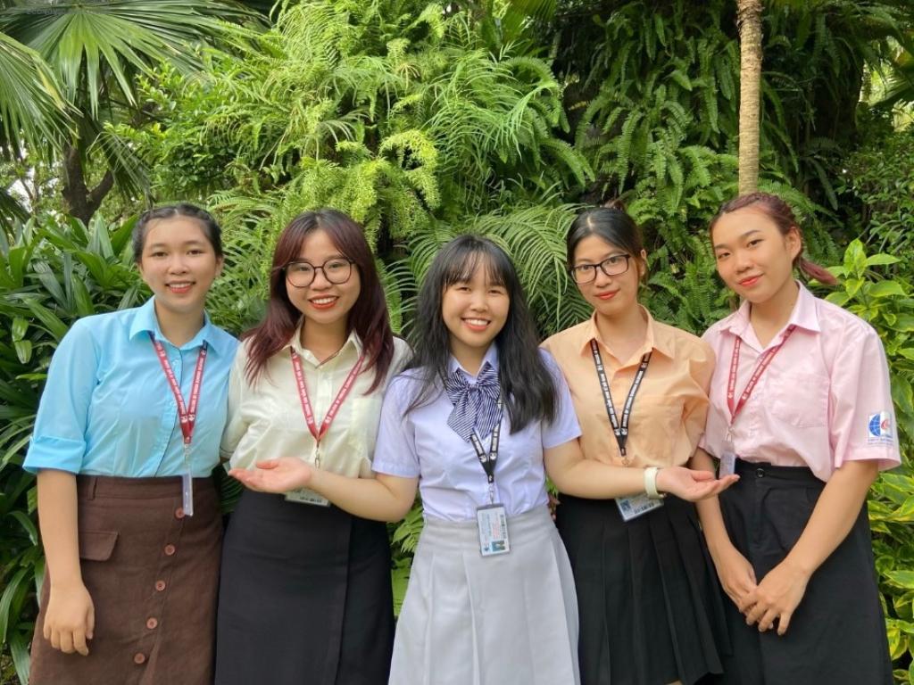 Áo sơ mi đồng phục theo khoa của trường COFER