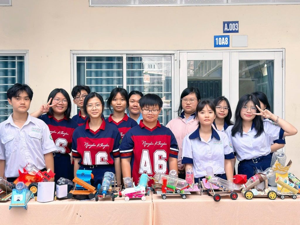 Mẫu áo lớp thiết kế riêng