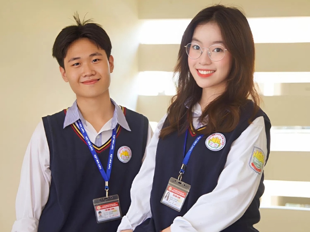 Đồng phục thêu logo trường Kim Liên