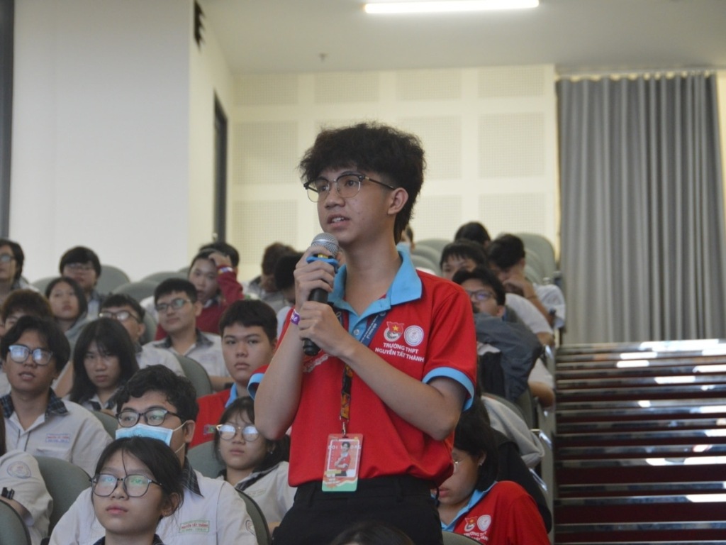 Hình in logo trường THPT Nguyễn Tất Thành Quận 6 phải rõ nét