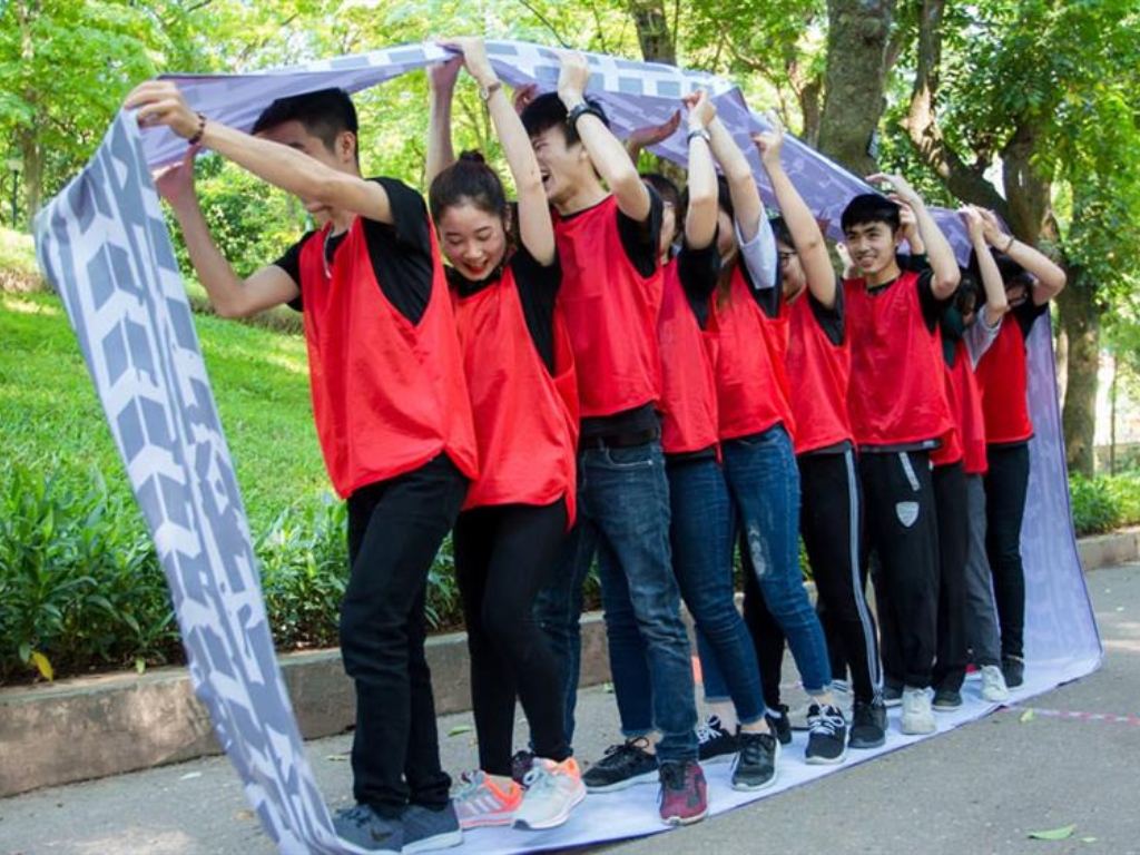 Những trò chơi tập thể khi đi du lịch giúp tăng cường tinh thần đồng đội