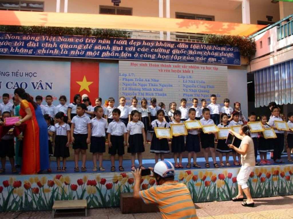 Bạn nên ưu tiên sự thoải mái khi chọn vải may đồng phục