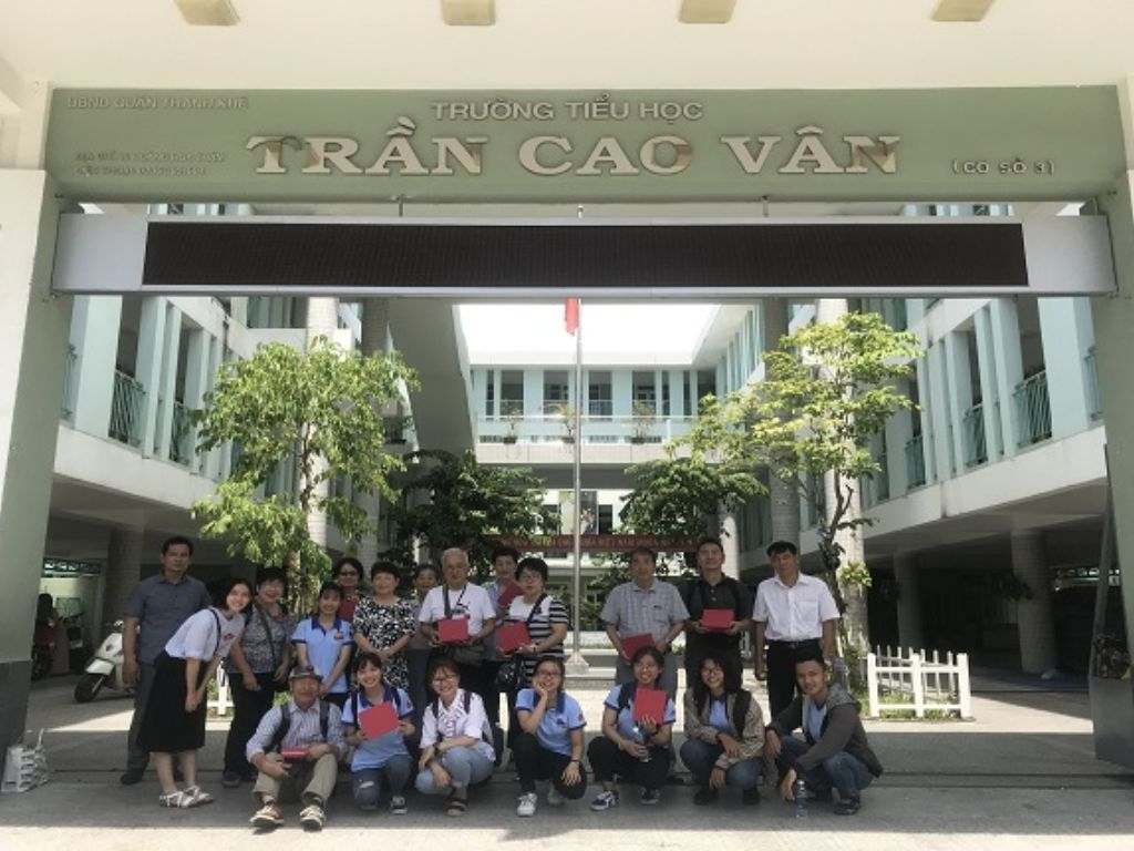 Phụ huynh cần kiểm tra kỹ đường may trên áo và quần