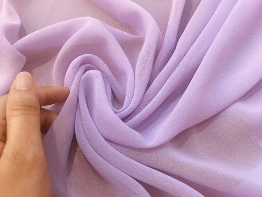 Vải chiffon có độ mỏng nhẹ, thoáng khí và nhanh khô