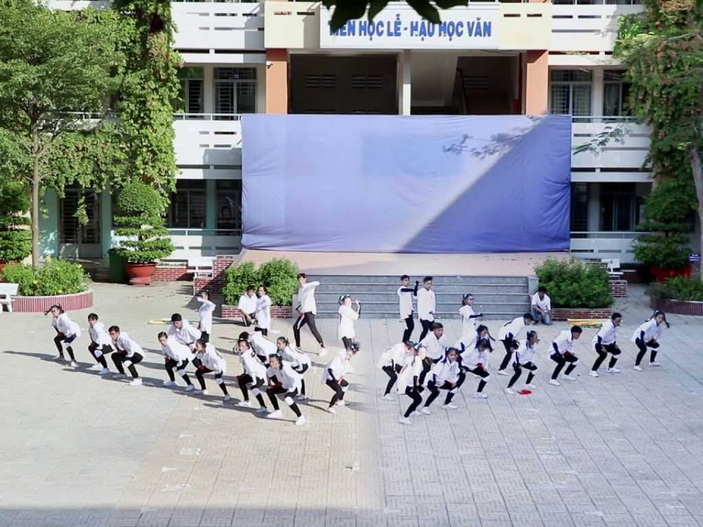 Bạn nên ưu tiên sự thoải mái khi chọn vải may đồng phục