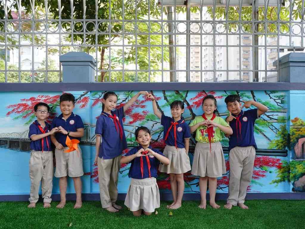 Bạn nên ưu tiên sự thoải mái khi chọn vải may đồng phục