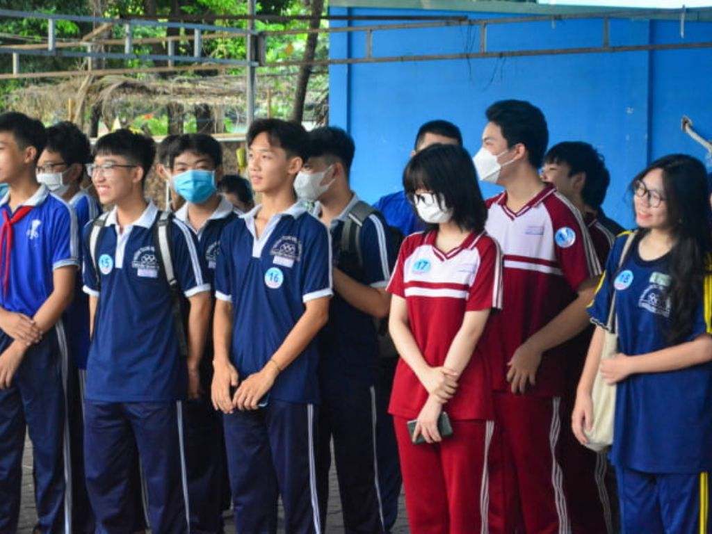 Áo thể dục thường có màu sắc nổi bật hơn để thể hiện sự năng động