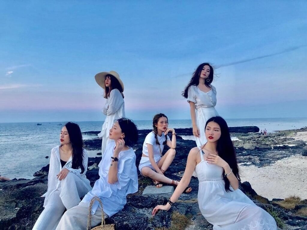 Việc chuẩn bị kỹ trang phục đi du lịch biển giúp thể hiện cá tính riêng của bản thân