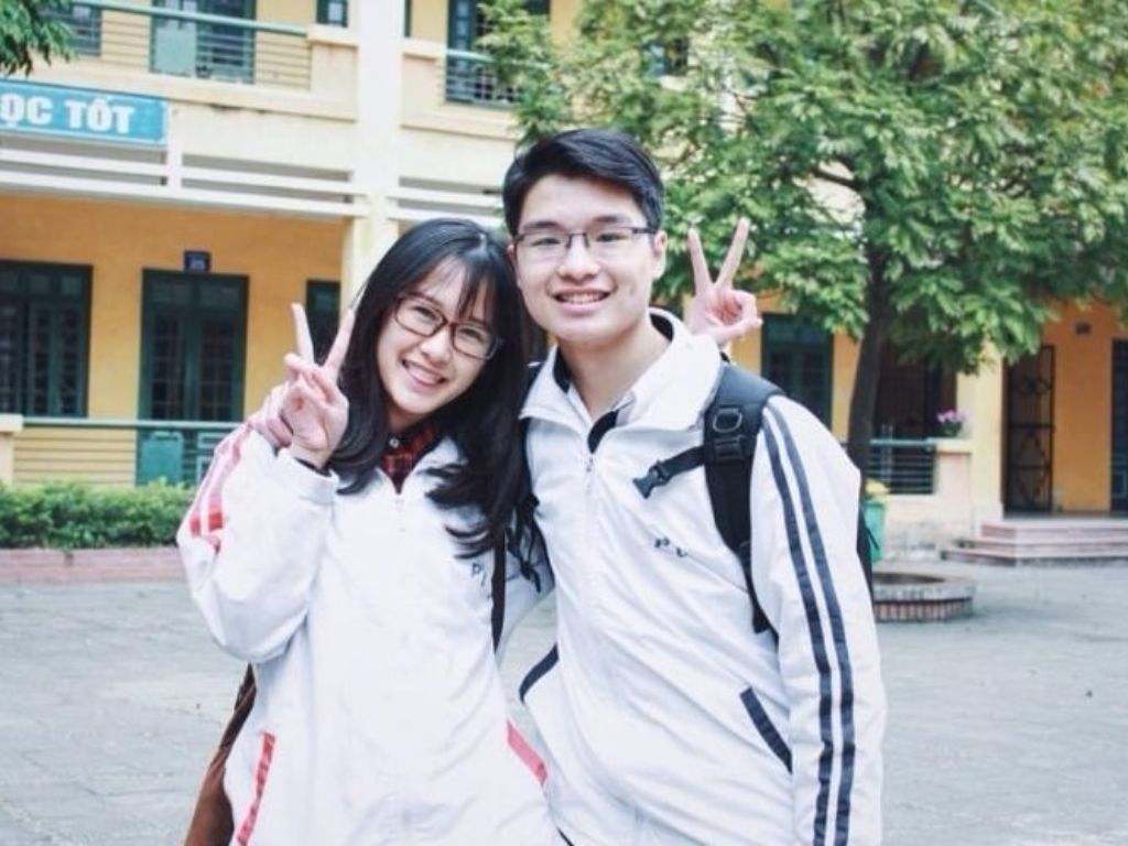 Bộ trang phục thể hiện sự thanh lịch, nghiêm túc cho cả nam và nữ sinh