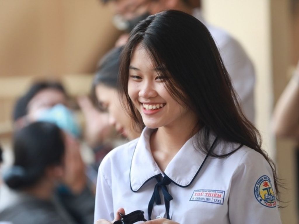 Kiểm tra chất liệu vải bằng cảm quan là bước đầu tiên