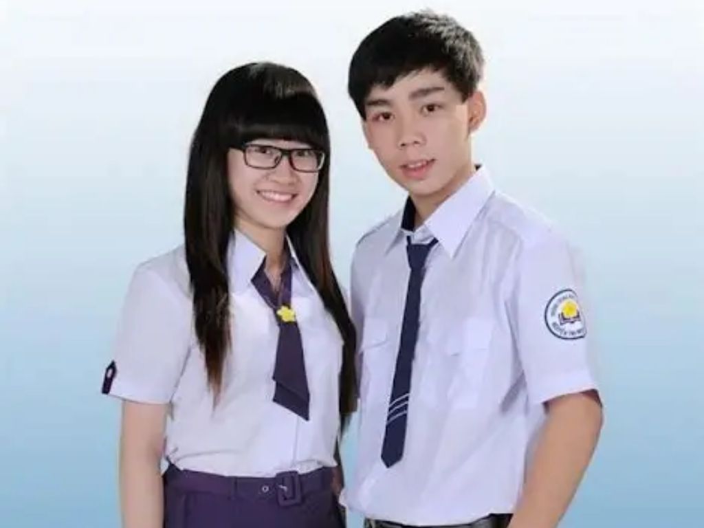 Bạn hãy kiểm tra khuy áo có được đơm một cách chắc chắn hay không