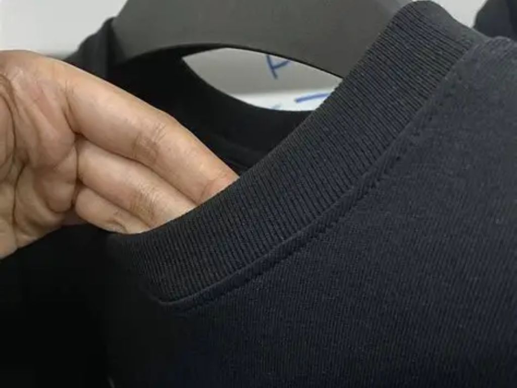 Chất liệu vải có thể cảm nhận trực tiếp khi sờ vào