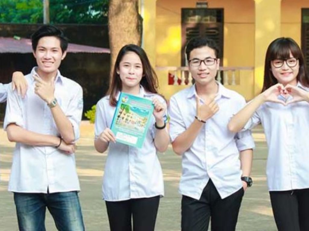 Một bộ đồng phục chất lượng cao cho học sinh trường THPT Diên Hồng