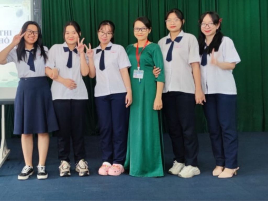 Đồng phục chính khóa mặc vào các ngày học trong tuần