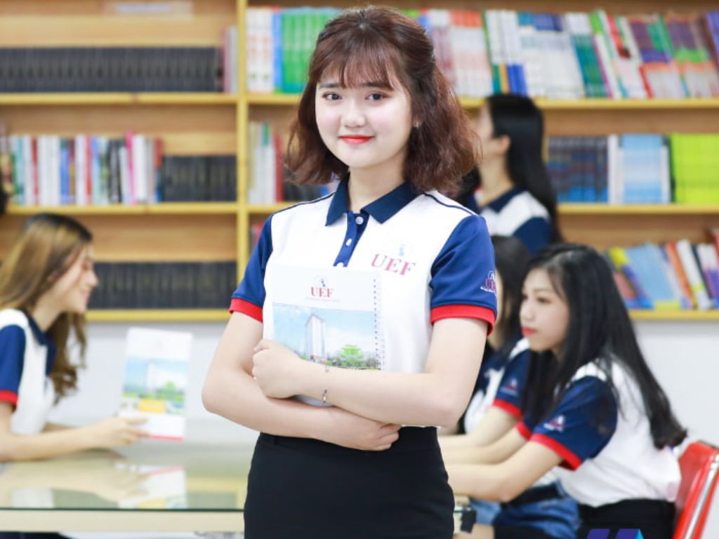 Trang phục thường ngày thường là Áo Polo Đồng Phục