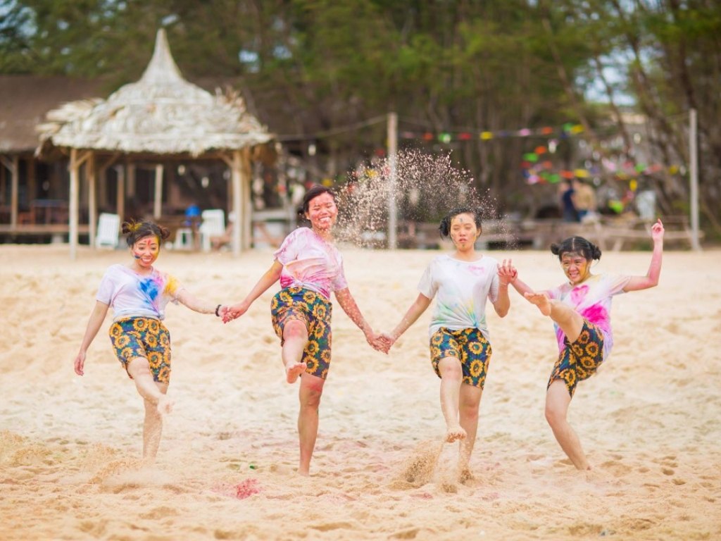 Bạn nên chọn trang phục du lịch thoáng mát để thoải mái vận động