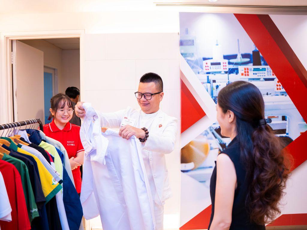 Nhất Khoa sẽ giúp bạn tìm hiểu về trang phục tái chế cho trẻ mầm non