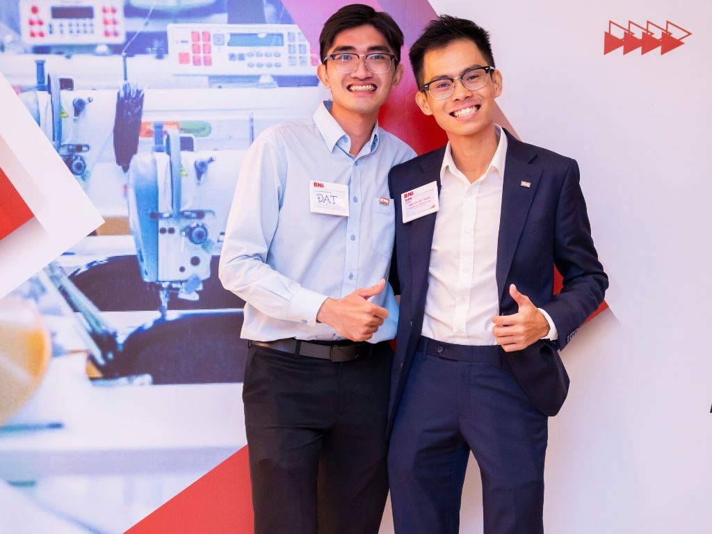 Nhất Khoa giúp bạn tìm hiểu váy chữ A công sở