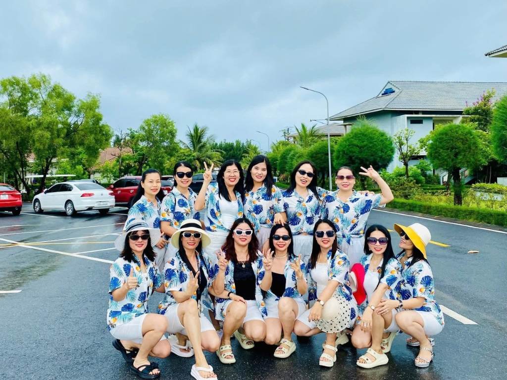 Đồng phục du lịch tạo sự đồng bộ cho cả tập thể