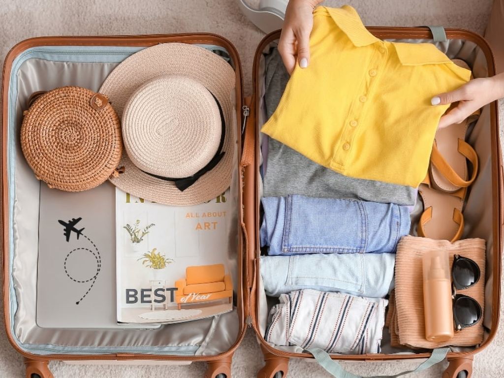 Việc phân loại đồ dùng khi đi du lịch giúp việc đóng gói hành lý trở nên ngăn nắp hơn