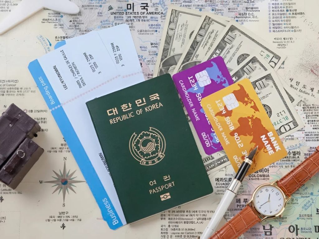 Đi du lịch cần mang những gì? Câu trả lời là nên mang các giấy tờ cần thiết và tiền