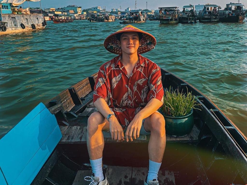 Việc lựa chọn kỹ đồ đi Cần Thơ giúp bạn di chuyển dễ dàng bằng ghe trên sông