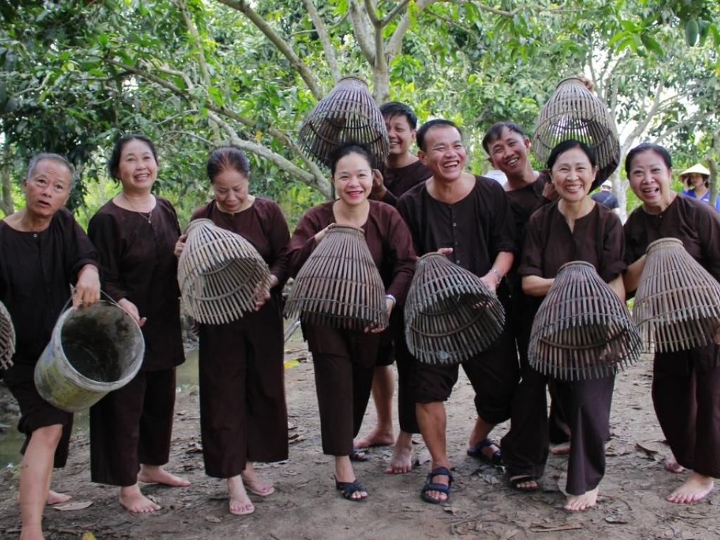 Việc chuẩn bị kỹ đồ đi du lịch miền Tây giúp đảm bảo trang phục phù hợp với hoạt động