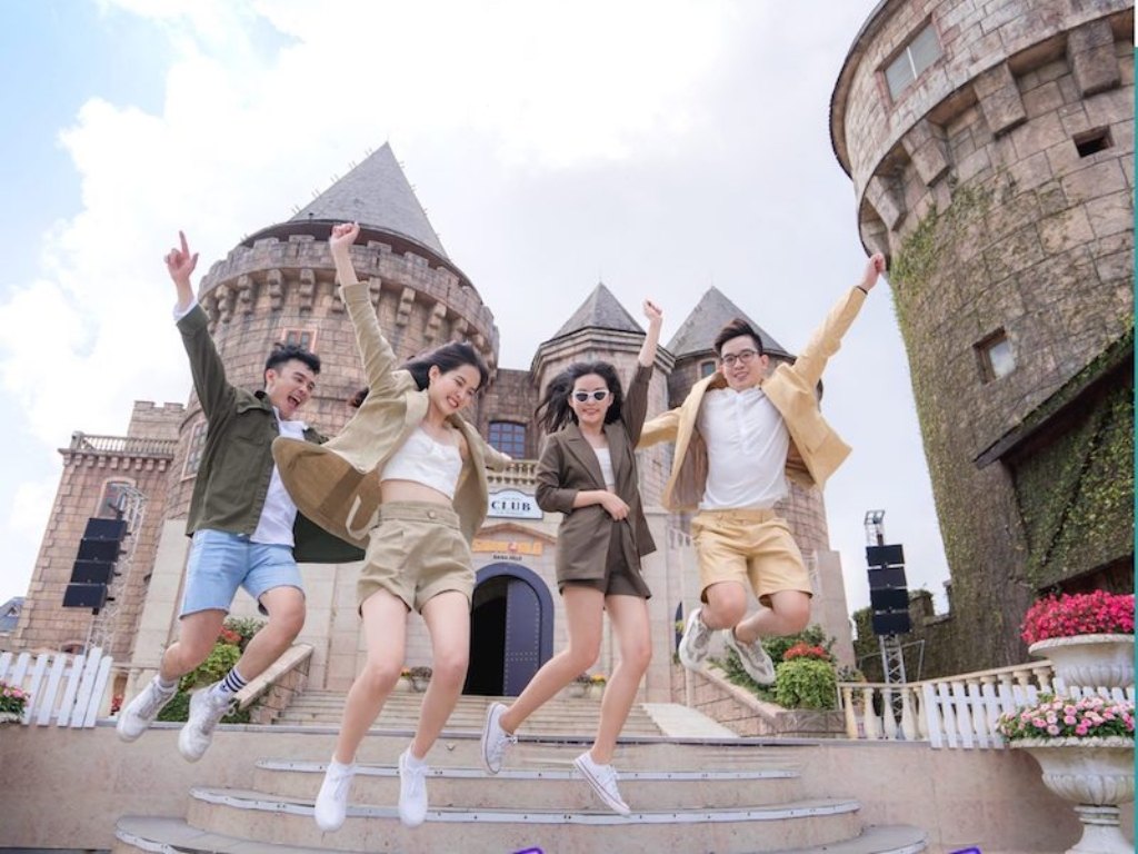 Cách mix đồ đi du lịch Đà Nẵng tham quan Bà Nà Hills