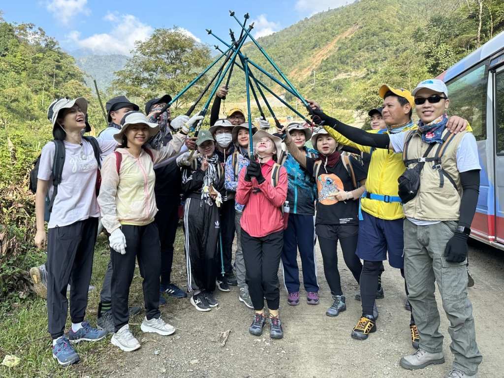 Trang phục đi du lịch miền núi cần dày dặn để bảo vệ cơ thể khỏi trầy xước